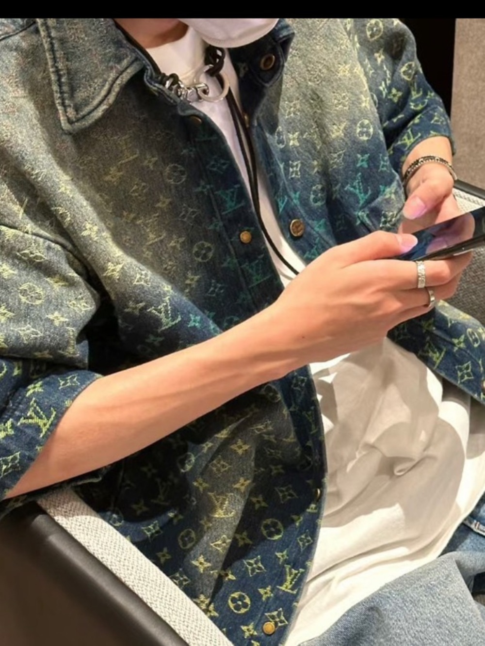 Louis Vuitton Gradient Monogram Shirt - Picture 10 of 10
